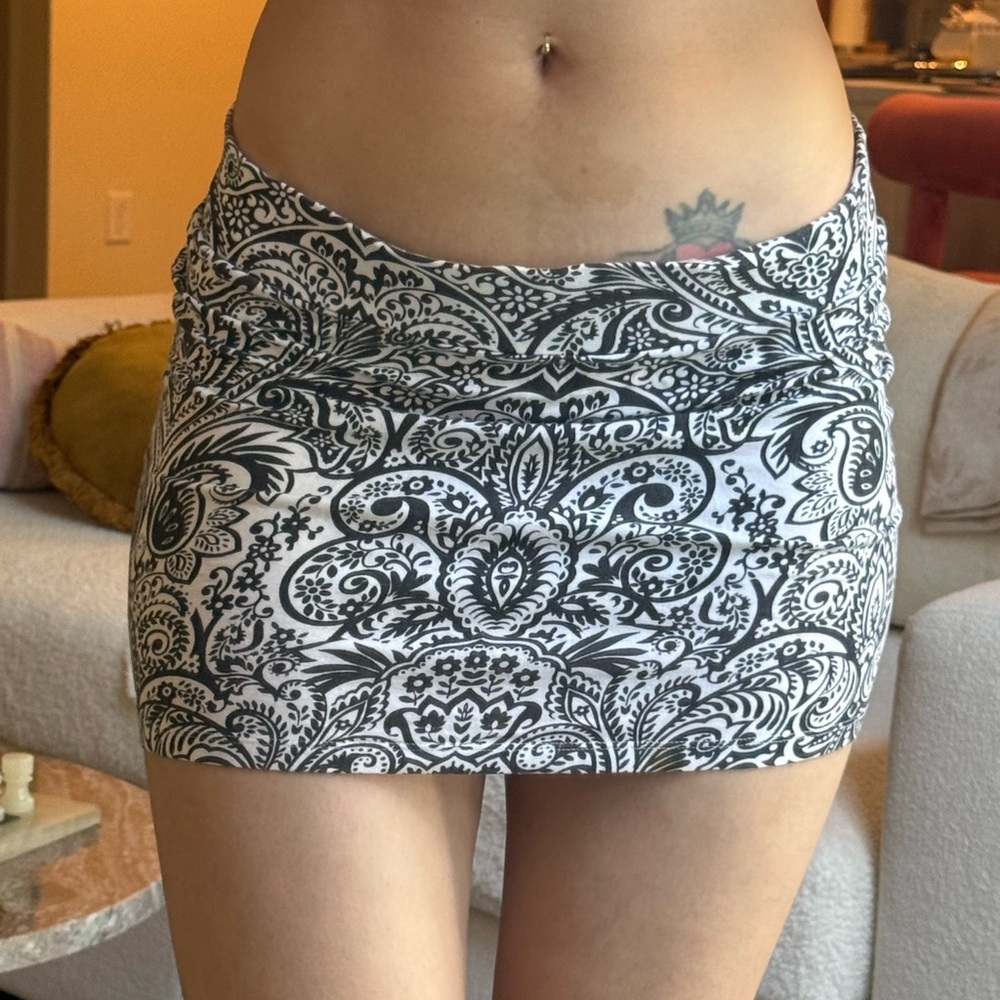 Y2K Paisley low rise micro Mini Skirt Black White Stretch Boho Festival Size S